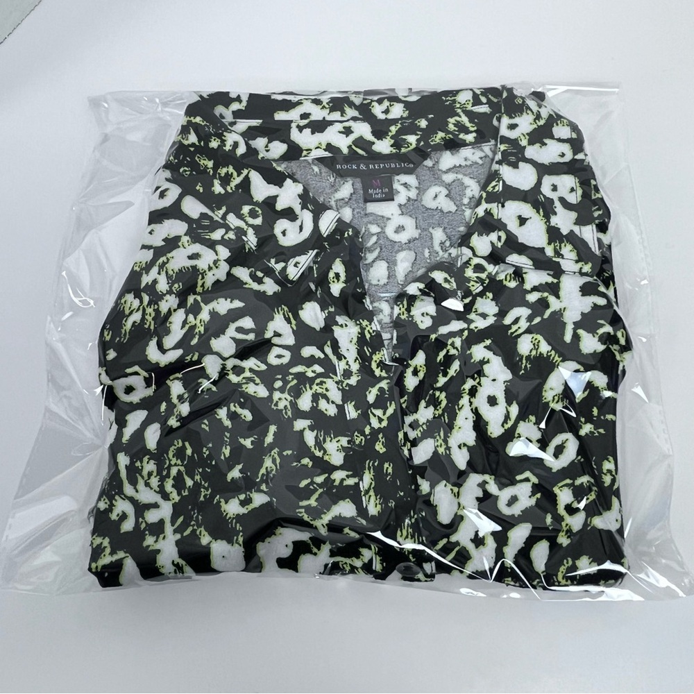 Rock & Republic Women's Button Down Blouse in Neon Animal Print Size M; Colorful - Picture 12 of 12
